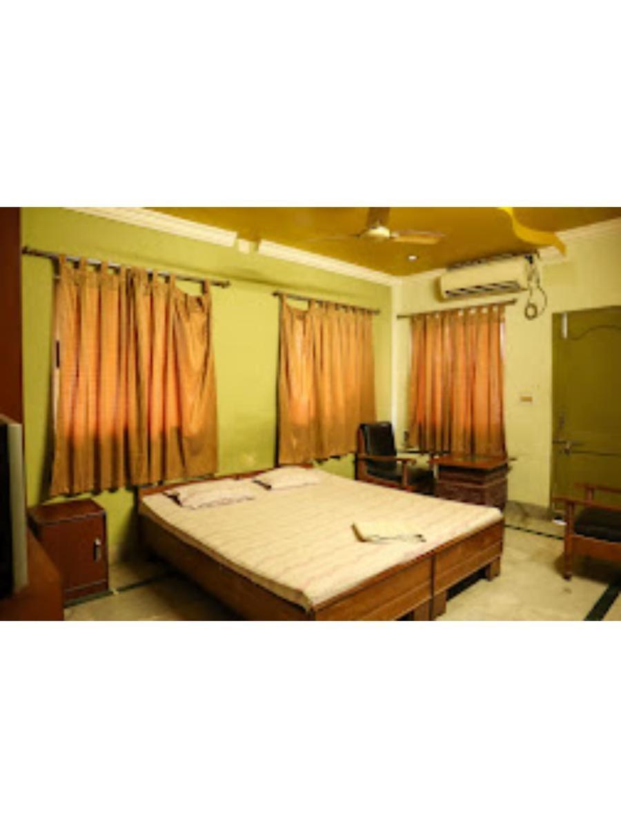 Roxy Inn,Cuttack Ngoại thất bức ảnh